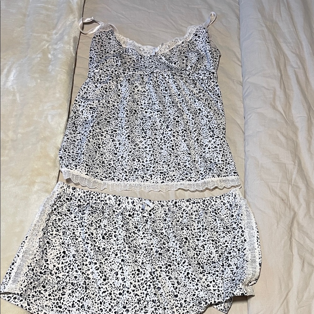 Marilyn Monroe Black and White Leopard Print Pajama Set